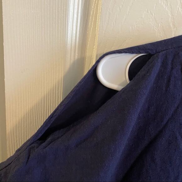 Umgee Linen Blend Navy Blue Cold Shoulder Top Size Medium - Picture 3 of 7